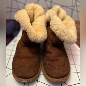 Women’s Uggs Mini Bailey Bow chestnut color brown bows sz 6